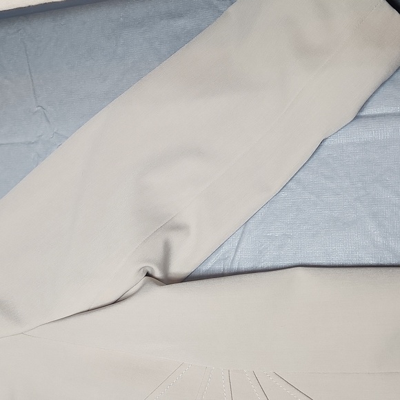 Laura Blazer - Picture 7 of 14